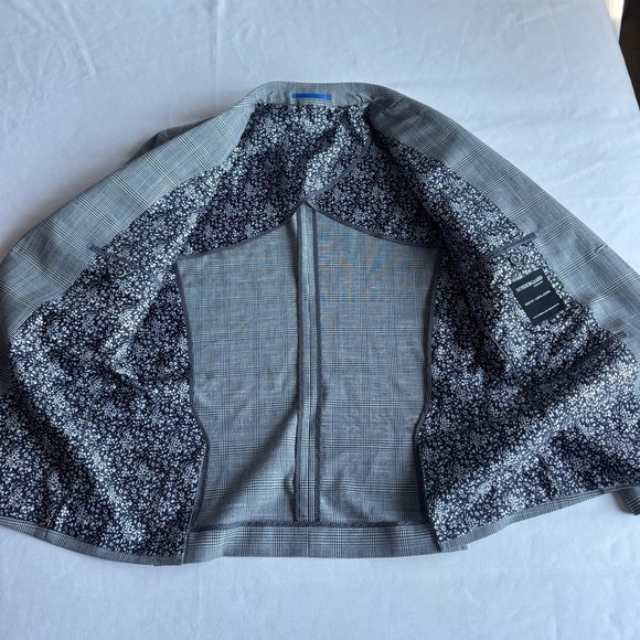 Grey Sondergaard Suit - Picture 3 of 9